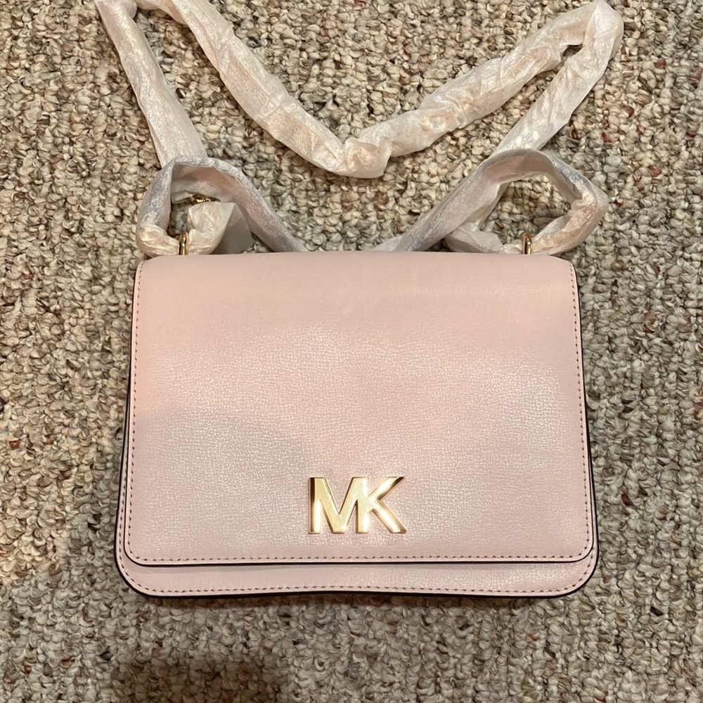 MICHAEL KORS 
Mott Large Leather Shoulder Bag
35S0GOXL3L powder blush